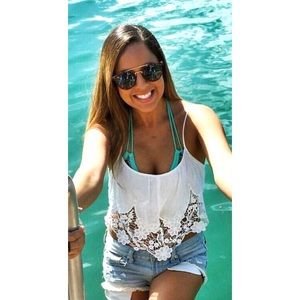 🦋SOLD🦋 White Flower Top